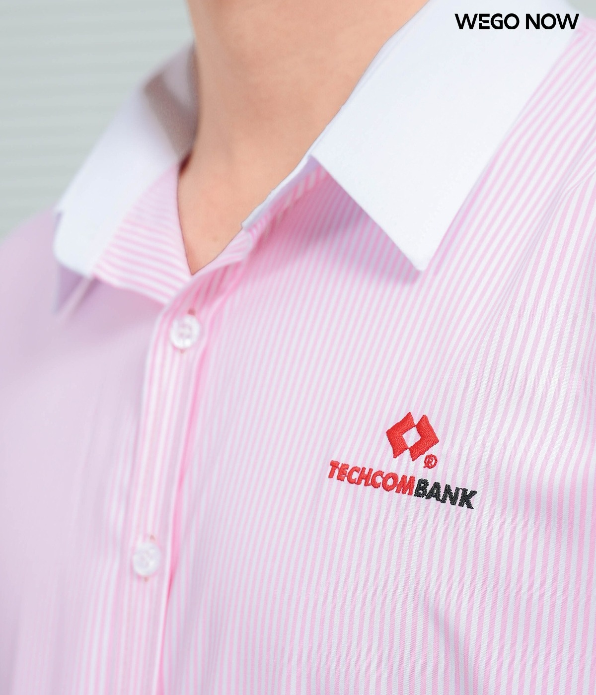 Đồng phục áo sơ mi kẻ trắng hồng Techcombank - Ảnh 2